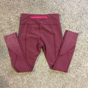 Gently loved lululemon reflective light crop 4